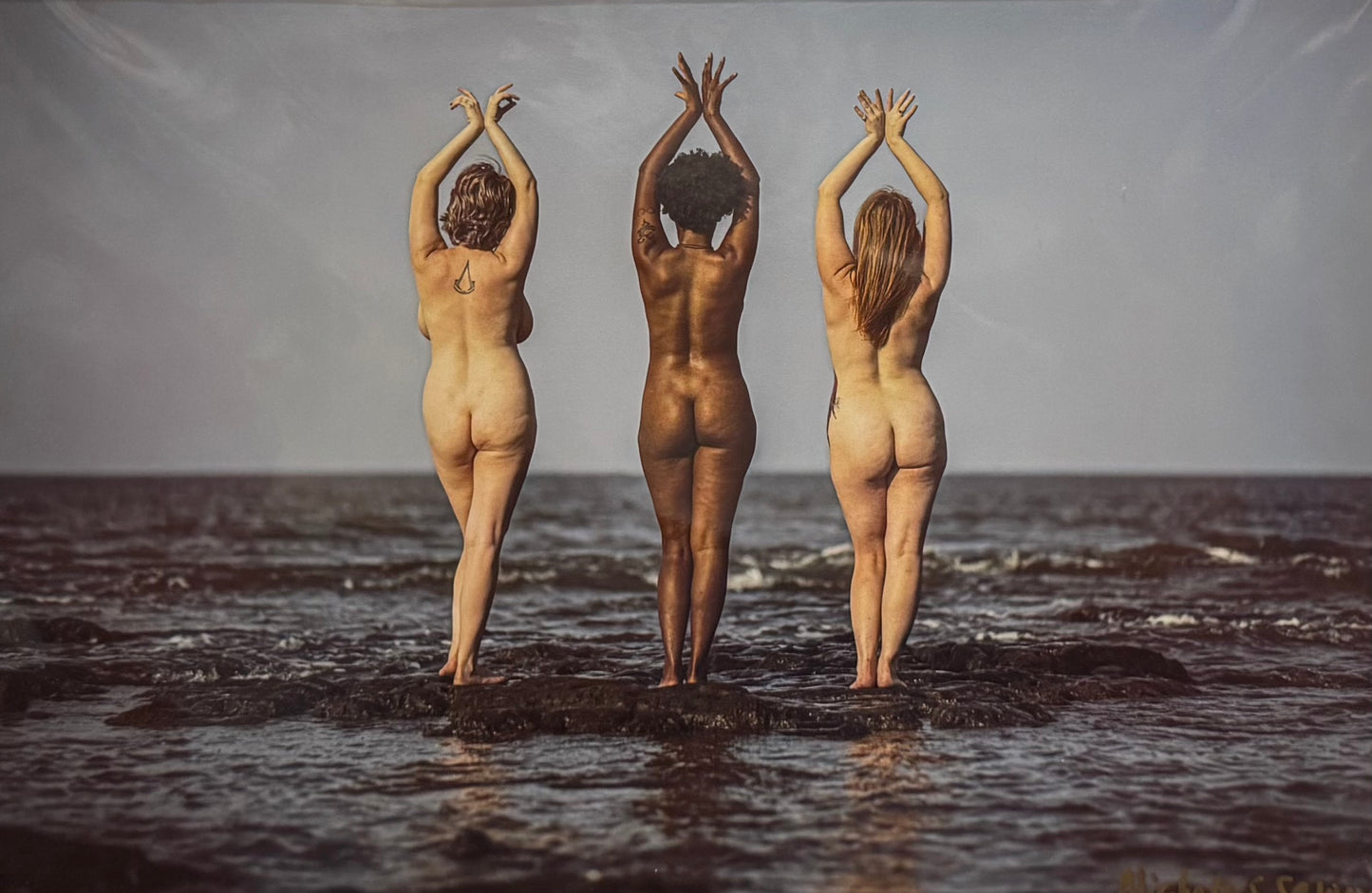 Goddesses Worship the Moon